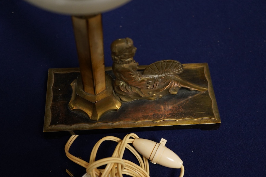 An Art Deco bronze table lamp, modelled with a seated woman holding a fan, 28cm high including shade